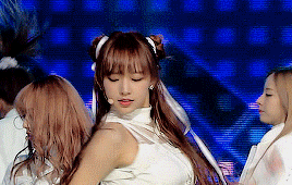 程潇,1998年7月15日出生于广东省深圳市,中国内地女歌手,女子演唱组合