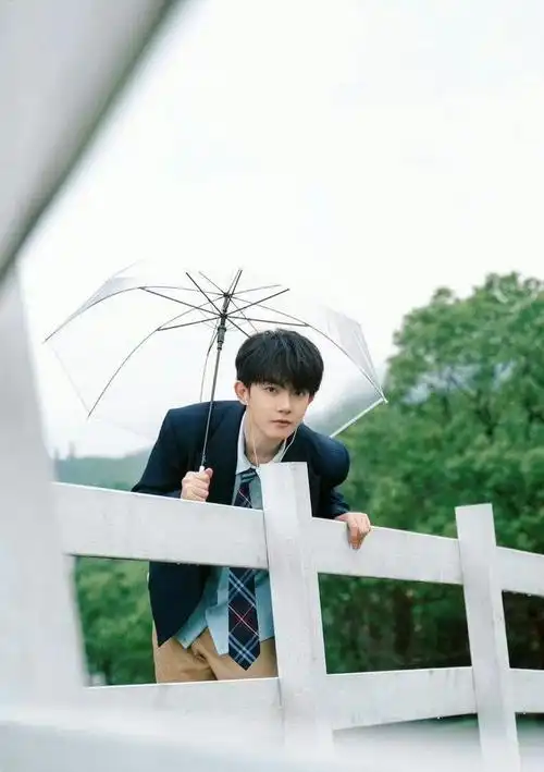 李明德在《闪光的夏天》第一个合作舞台就差点不彩排直接演,搞得他快