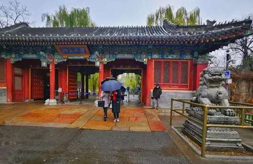 北京大学西门