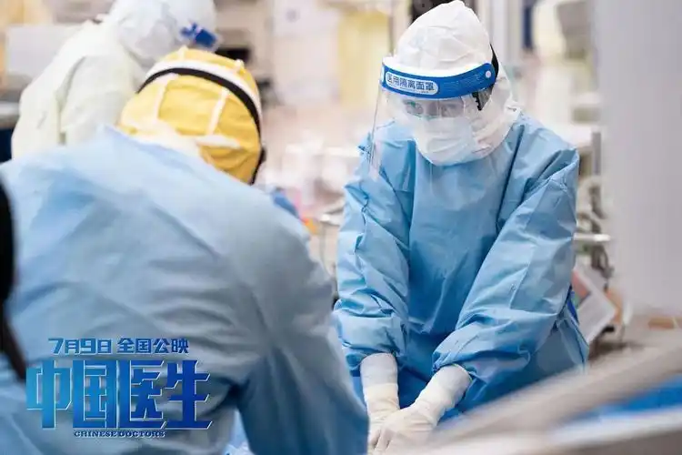 中国医生毛阿敏郑云龙唱响抗疫精神