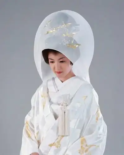 白无垢,是表裹完全纯白色的和服.