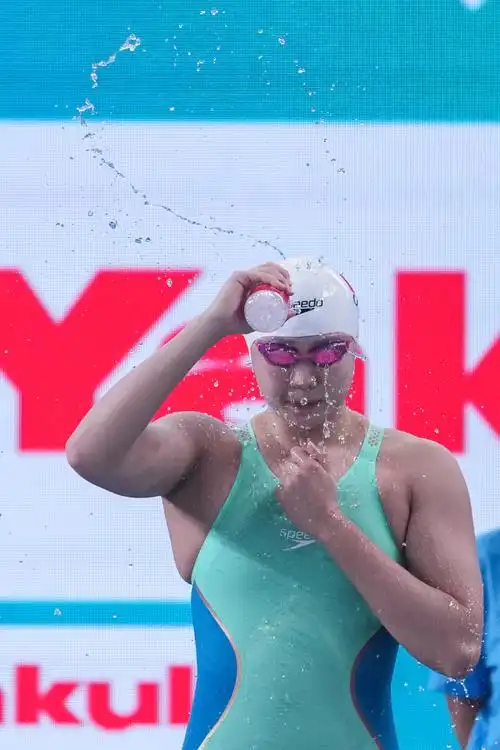 游泳——唐钱婷获女子100米蛙泳冠军