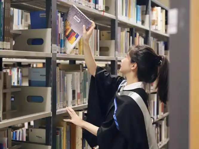 毕业照学士服穿搭