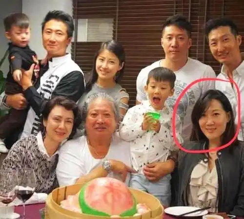 洪金宝三个儿子星路坎坷,低调女儿嫁不出去