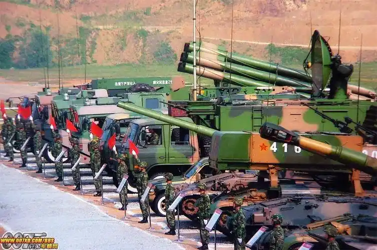 中国陆军成套主战装备展示.