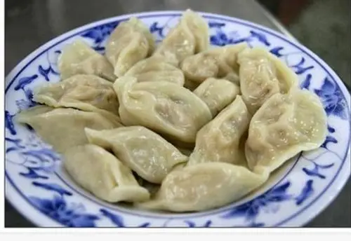 宋代称饺子为"饺耳",它是后世"饺子"一词的词源.