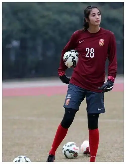 原创周星驰称赞女足风采赵丽娜李佳悦亲密互动共赞铿锵玫瑰