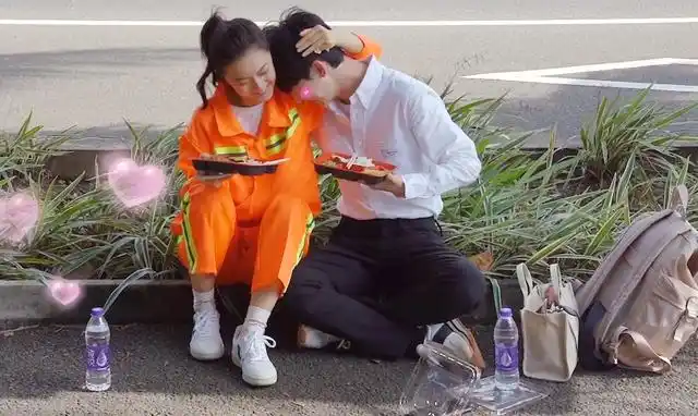 少年派2花絮赵今麦一句话让郭俊辰笑场下意识动作却很自然