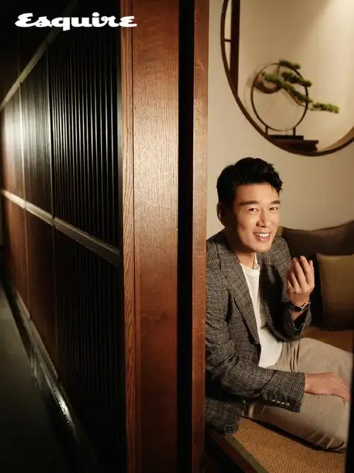演员王耀庆超话登@时尚先生esquire六月刊,邂逅夏日茶馆,在城市中寻觅