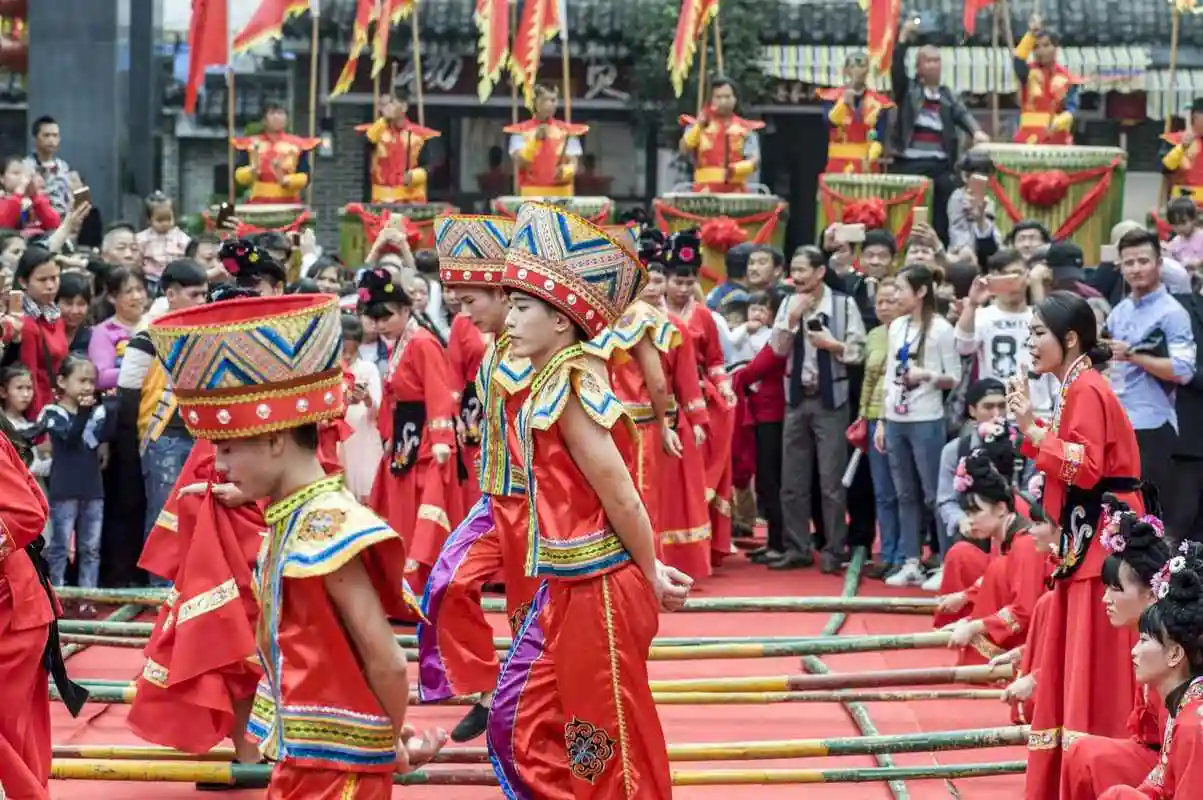 三月三 广西壮族三月三来历和风俗 广西人过"三月三"吃什么