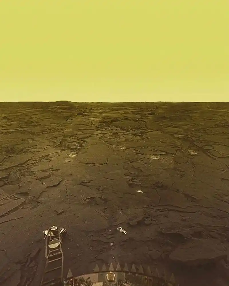 1982年3月1日,前苏联的金星13号探测器成功着陆金星并拍 - 抖音