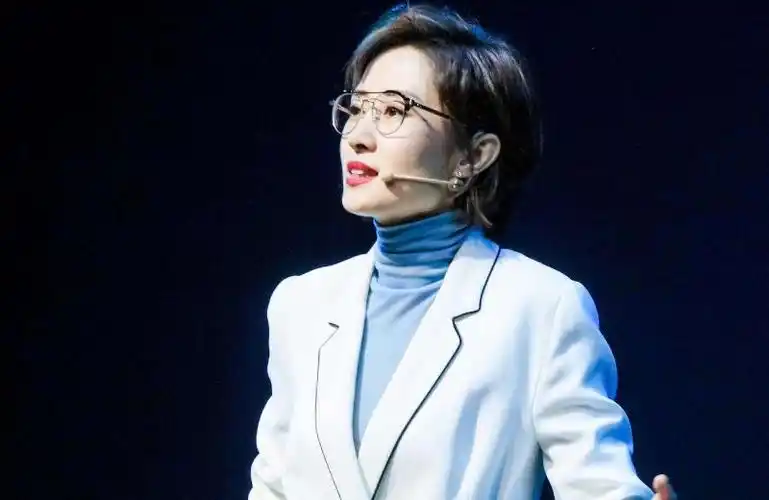 刘敏涛曾在《中年叛逆》的演讲,揭露婚姻失败原因,网友:很优秀