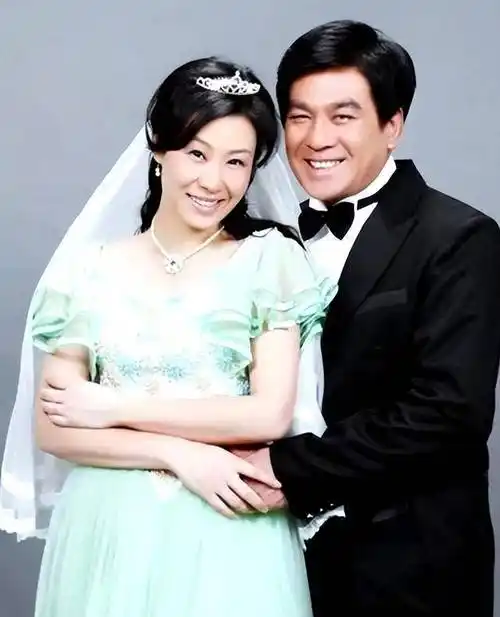 朱时茂在《牧马人》中的出色表演成名,他的事业迎来了一个新的高峰