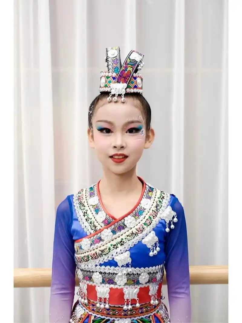 舞蹈妆容|少儿独舞苗族《银玲苗花》 花间彩蝶舞翩跹 缕缕清风拂笑脸