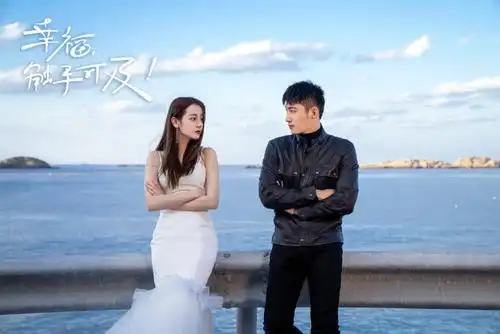 热巴时尚表现力出众干练百变还很实穿与黄景瑜同框cp感满满