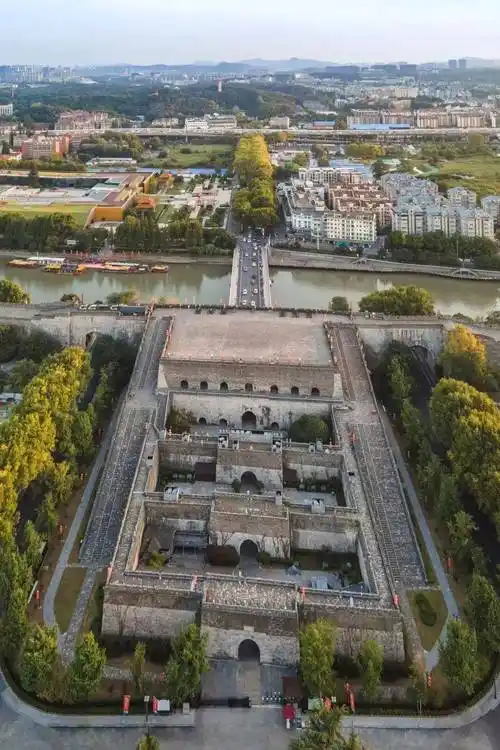 "天下第一瓮城"中华门瓮城,是世界上保存最完好,结构最复杂的堡垒瓮城