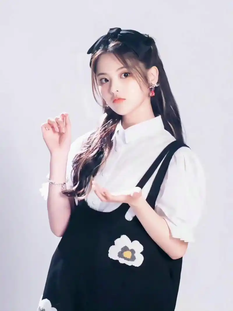 可爱的杨超越照片来喽