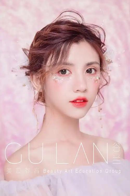 谷兰美妆教育频道的化妆造型作品《粉嫩少女妆》