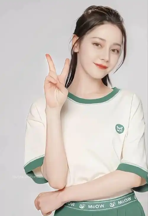 "风有约,花不误,年年岁岁不相负"    @dear-迪丽热巴    #迪丽热巴