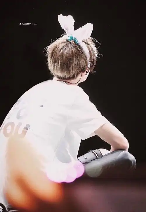 看背影就很心动的男孩子#justin黄明昊背影杀,身段超绝的酷boy昊!