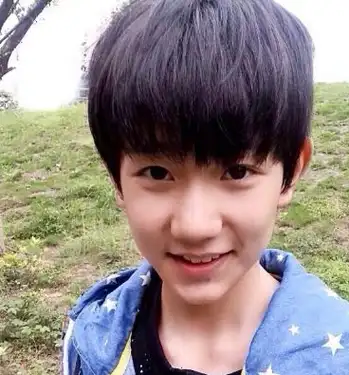 蔡徐坤卸妆,范丞丞卸妆,鹿晗卸妆,都输给了他卸妆后的青春活力