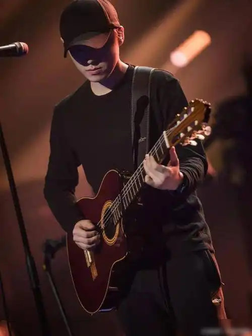 用音乐表态自我的灵魂梁博你一定会成为你想的那个人