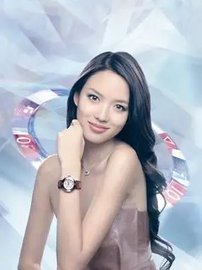 张梓琳代言施华洛世奇手表性感海报