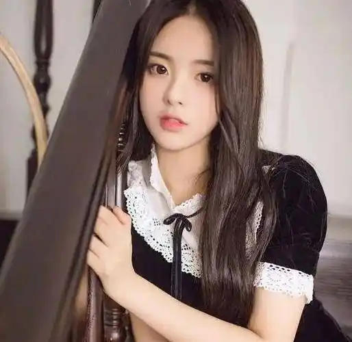 原创杨超越从餐厅服务员到女偶像让多少二代们把不服气咽回了肚子