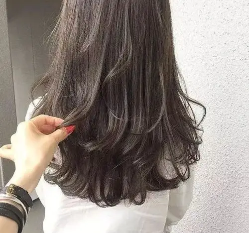 烫发必选发尾烫时尚不老气好打理