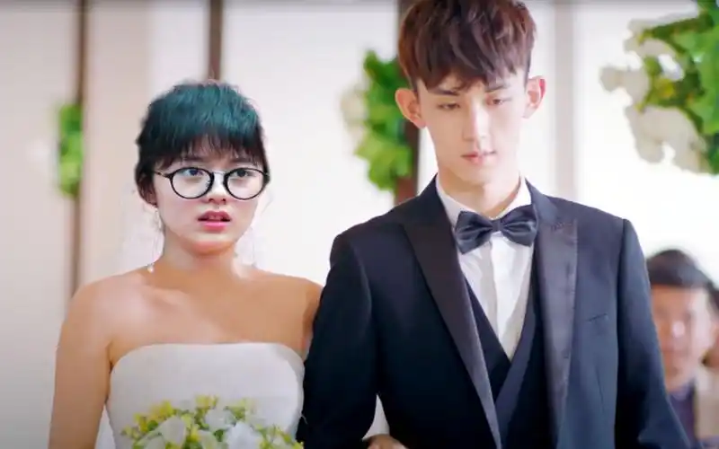 少年派:钱三一妙妙订婚,婆婆送的礼物太奇葩,三一看后脸红心跳