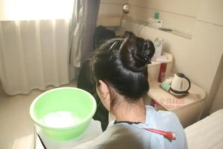 三八妇女节给同事洗长发