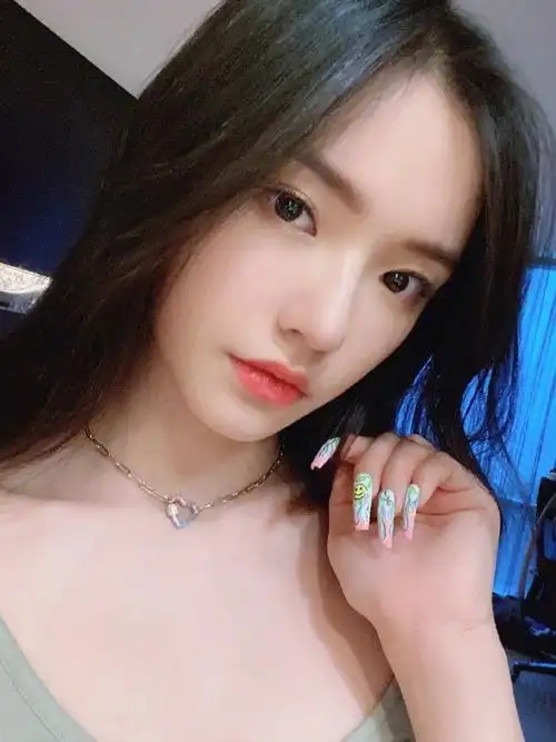 林允懒人火焰美甲