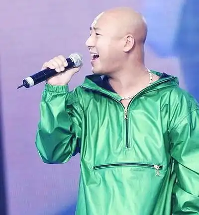 零点主唱周晓鸥宣布退出 称天下没有不散宴席