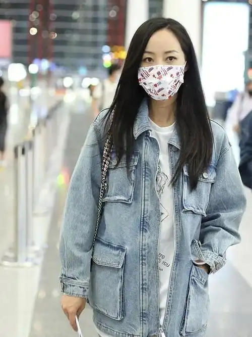 37岁韩雪少女感不减,穿牛仔装留黑长直气质清纯,素颜状态耐看