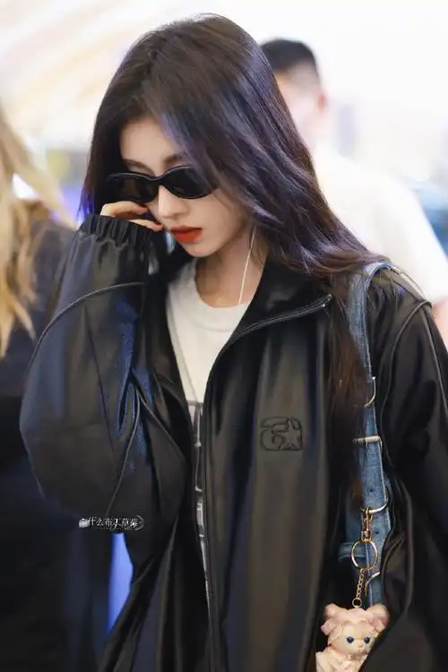 鞠婧祎机场造型