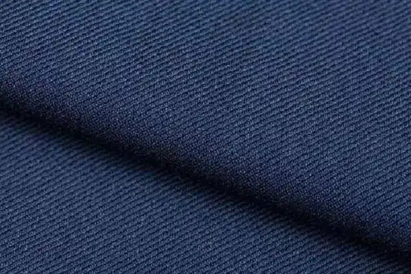 藏蓝和蓝墨水差不多,藏蓝通过在蓝墨水中加入黑墨水就差不多了.