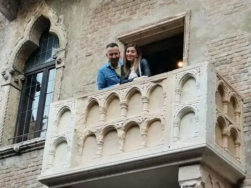 罗密欧与朱丽叶爬窗台相会