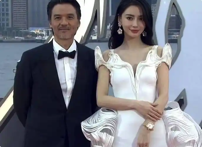 原创金像奖看点足杨颖肤如凝脂冯德伦男人味足洪金宝粉西装吸睛