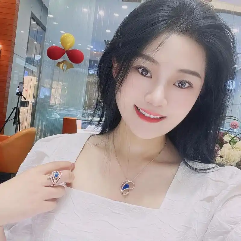 "蓝孔雀系列"珠宝在延续自然主义风格和纯 - 抖音