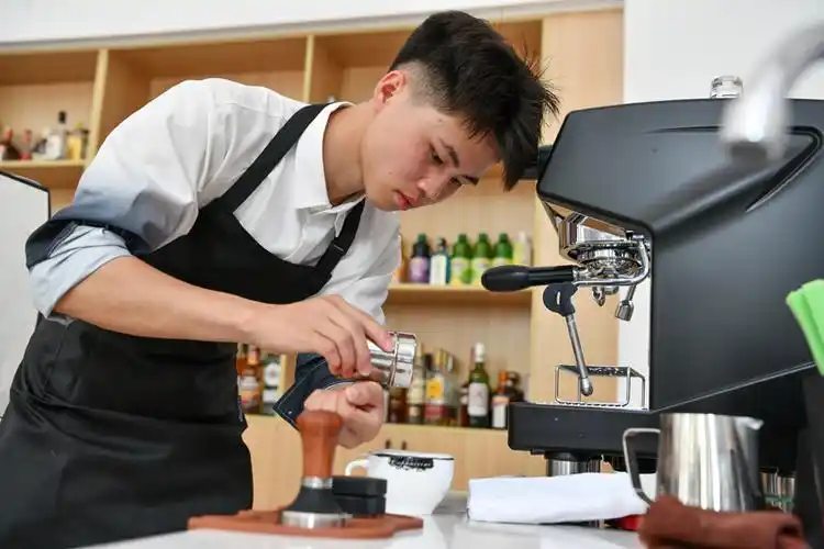 贵州龙里:赛职业技能 展教学成果