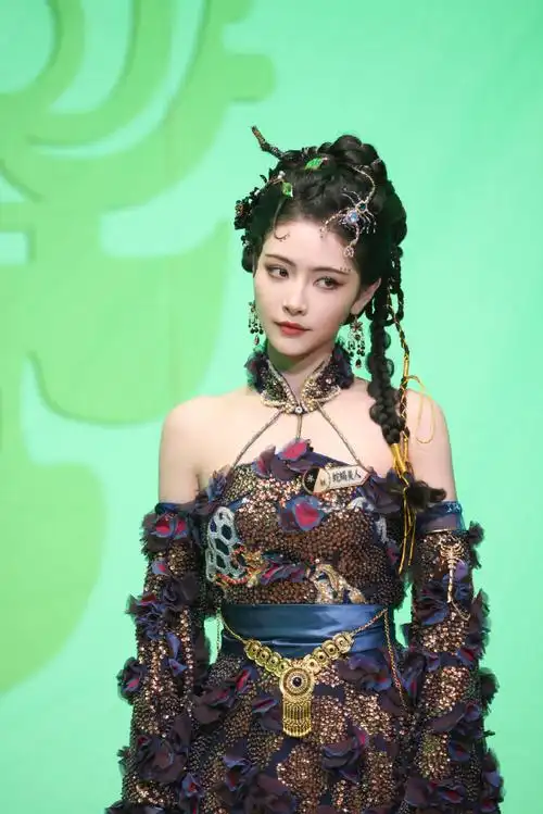 许佳琪超话02@许佳琪kiki    #许佳琪 蛇蝎美人上线#  #许佳琪萌探4