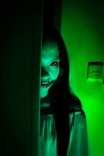 女鬼:我在这里等你