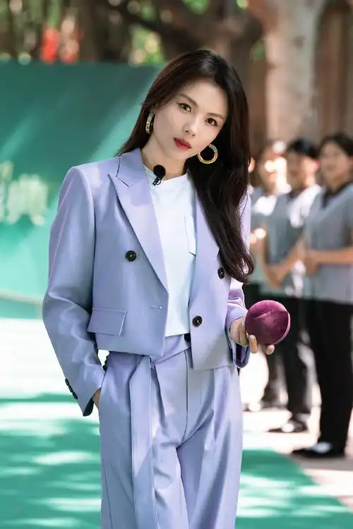 刘涛紫色短款西装##刘涛紫西装好a