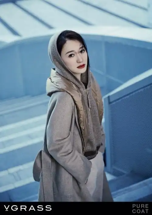 李小冉身穿vgrasspure纯粹大衣系列羊绒