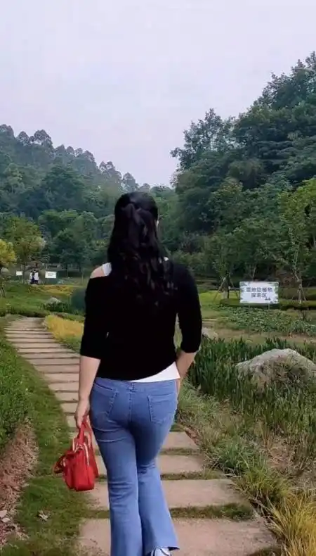 扫码下载全民小视频 向幸福出发2d3ef2天前 看上去像我媳妇背影!