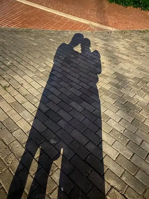 求情侣影子照片真实点