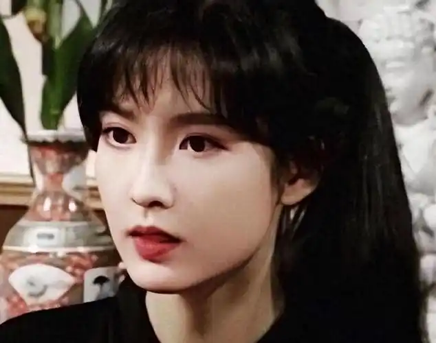 周慧敏,被誉为"玉女掌门人",无疑是上世纪90年代最美的女星.