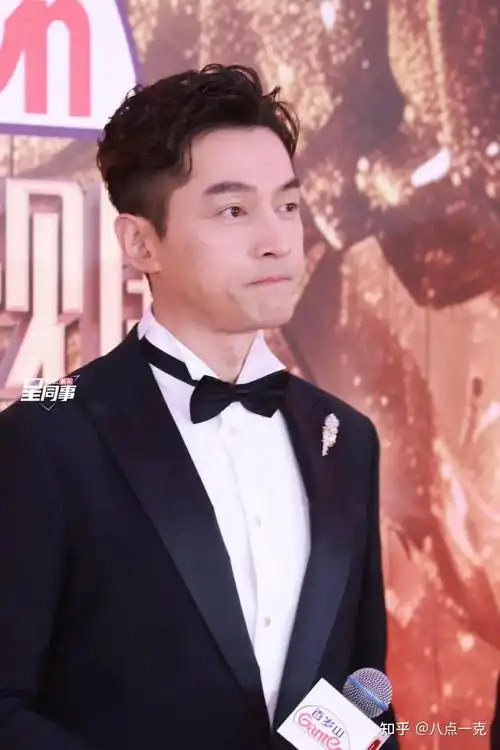 品质盛典红毯胡歌一脸沧桑关晓彤虎背熊腰张雨绮风情万种