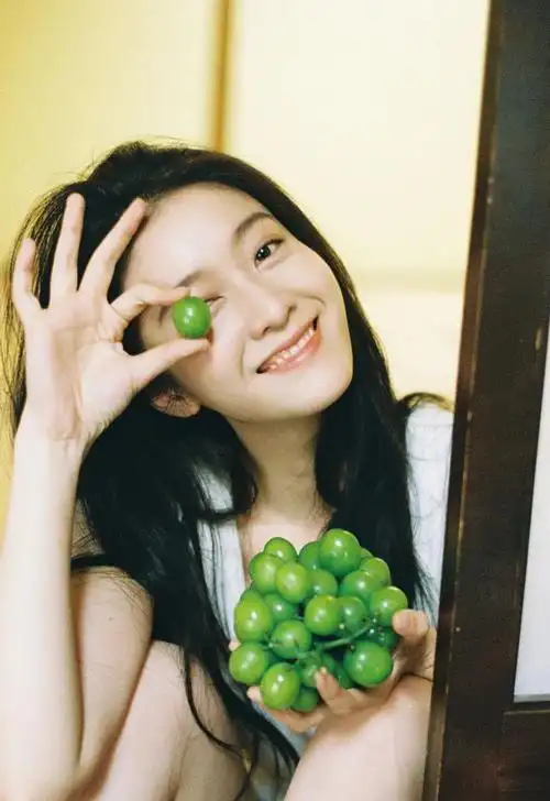 张雪迎夏日白色背心小清新私服写真组图