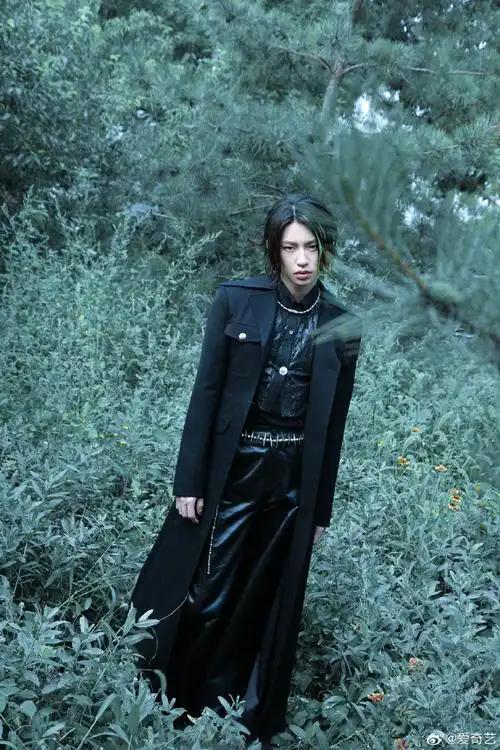 小鬼成都演唱会森系氛围感写真#@小鬼-王琳凯个人巡演下周即将在成都